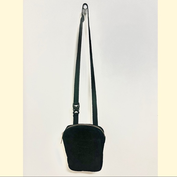 🍯 Herschel - Cruz Crossbody Bag w/ Zipper - Black Corduroy - Picture 5 of 7